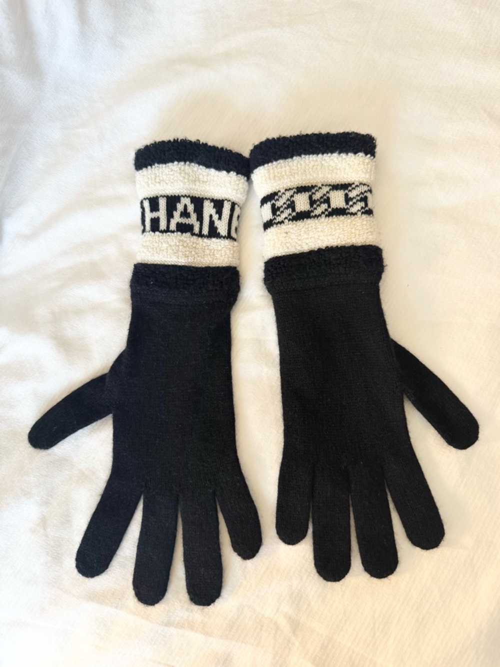 Chanel black and white knit wristband gloves